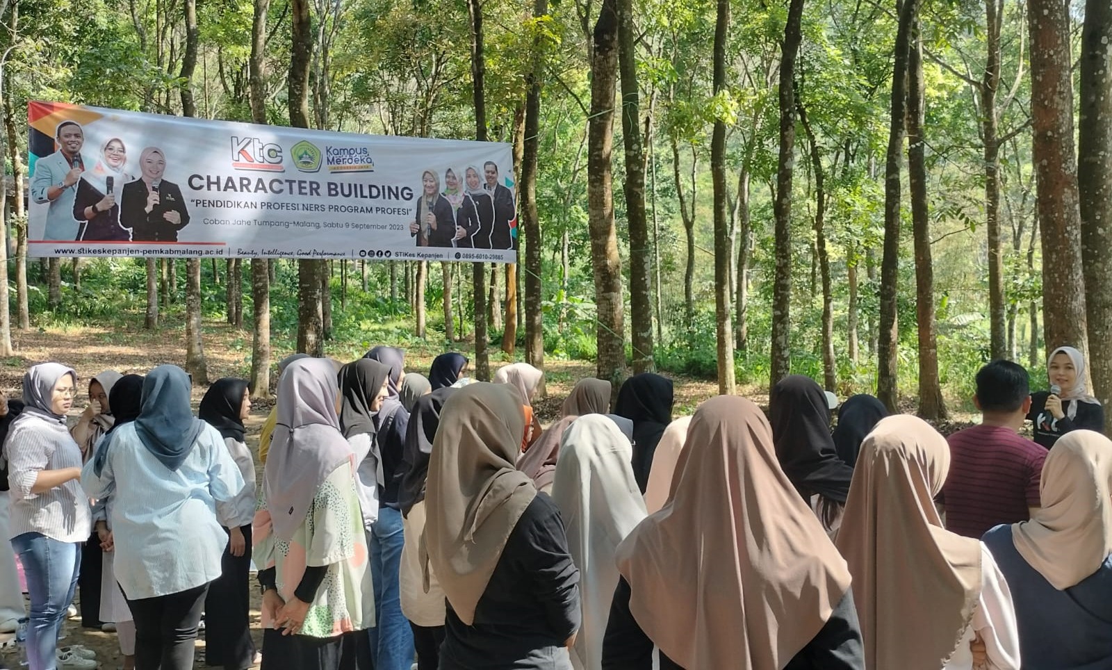 Mahasiswa Stikes Kepanjen dalam kegiatan outbond, Sabtu, 09 September 2023